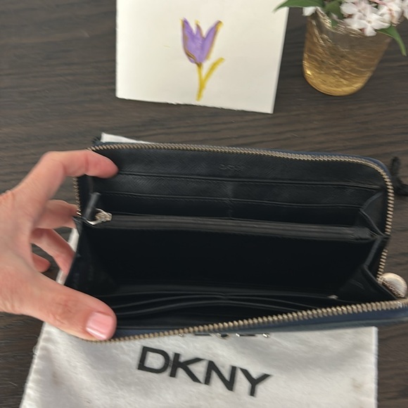 Wallet - Picture 5 of 6